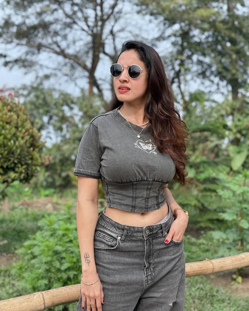 actress-priyanka-stunning-look